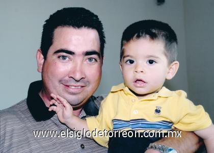 16092006 
 Conrado Zorrilla y su hijo Santiago