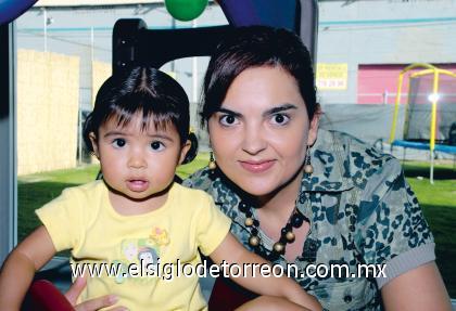 16092006
 Valeria Ramos y Maru de Ramos