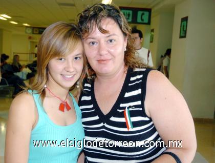 17092006 
Astrid Izaguirre Von Bertrab y Leticia Von Bertrab de Izaguirre llegaron del DF.