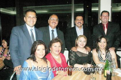 17092006 
César Facio, Maura de Facio, Ramiro Facio, María Elba de Facio, Sergio Facio, Cristina de Facio, Dionisio de la Cruz y Rossy de la Cruz.
