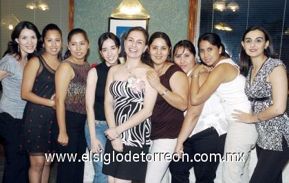 17092006 
Muchas felicitaciones recibió Susana Giacomán Zarzar, en la despedida de soltera que le organizaron por su próximo enlace nupcial.