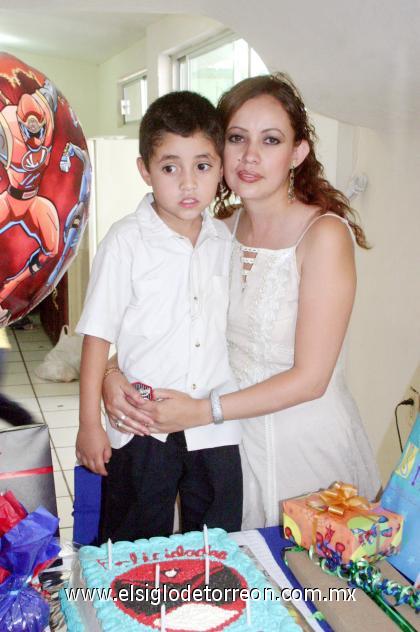 17092006 
Ulises Sebastián Rubio Cárdenas festejó su cumpleaños junto a su mamá, Margarita Rubio.