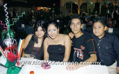 17092006 
Cristy Cano, Estela Fraire, Alfredo Cano y Carlos Fraire.