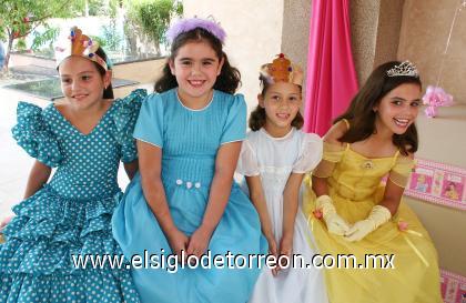 18092006 
Ana Isabel Campillo, Isabella Rebollo, Ana Belén Díaz y Paula Díaz.