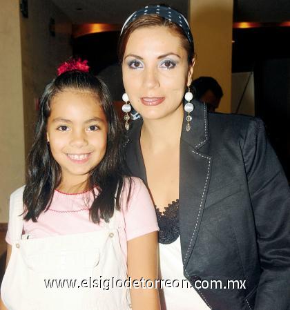 18092006 
Ana Vargas de Mendoza y Paulina Mendoza.