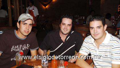 19092006 
 Efrén, Mauricio y José