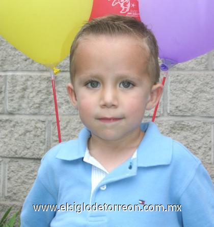 20092006
Festejan a Adolfo Muñoz Von Bertrab por su tercer cumpleaños.