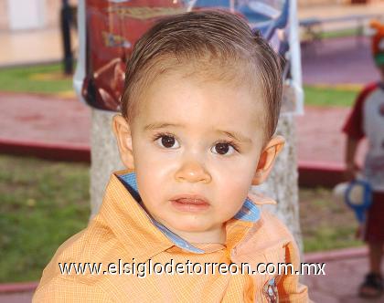 20092006

Un año de vida cumplió Marco Antonio y los festejó con una piñata de Cars.