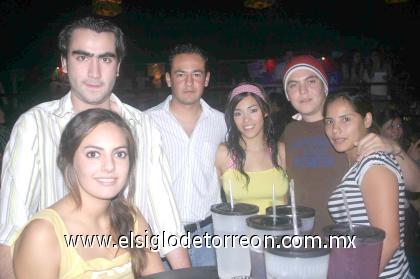 20092006

Luis del Moral, Mari Carmen Garrido, Christian Saldaña, Karina Samaniego, Pedro Díaz y Chantal.