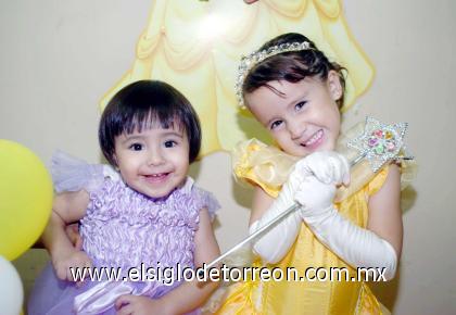 22092006 
Frida Alejandra Martínez junto a su prima Valeria.