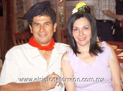 21092006

Enrique Juárez y Sara de Juárez.