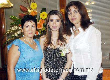 22092006 
Ana María Trasfí de Amezcua y Aurelia Quiñones de Córdova le organizaron una fiesta de despedida a Ana Amezcua Trasfí.