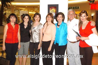 25092006
Ana Luisa de Nigris, Mary José Sesma, Carmina González, Lulú Sotomayor, Rosario de González, Alberto y Rosario González.