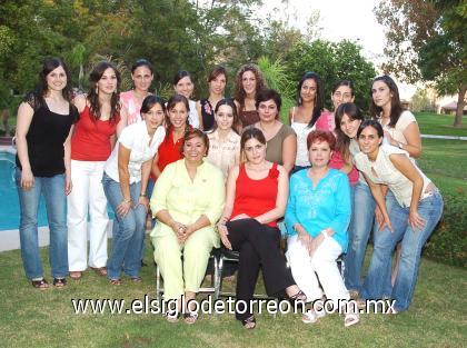 25092006

Socias del Club de Jardinería Agave Azul junto a su asesora Marisa de Morales y la expositora Elvira de Arredondo, en su primera sesión de trabajo.