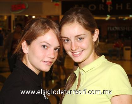 25092006
Paulina Teele y Cristy Sesma.