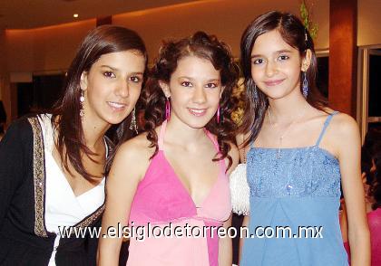 24092006 
Ana Carmen González, Ana Sofía Pérez y Giovana Gutiérrez.