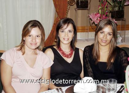 24092006 
Silvia de Martínez, Ana de Camposeco y Emma Domínguez de Colores.