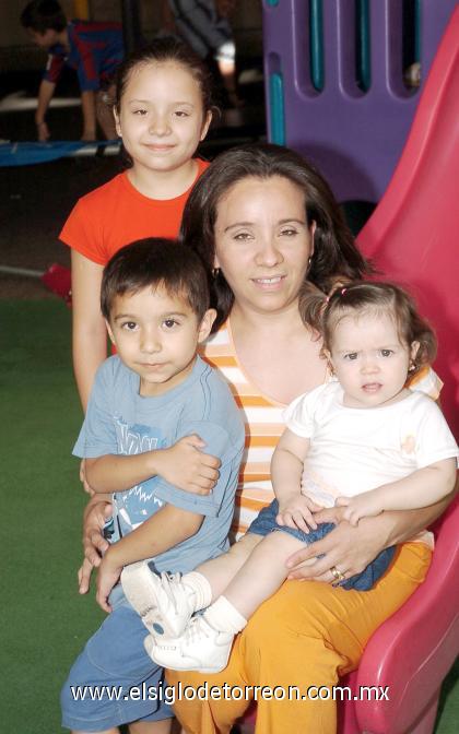 24092006 
Karen, Pamela, Jesús Alberto y Susan Lizeth Guajardo.