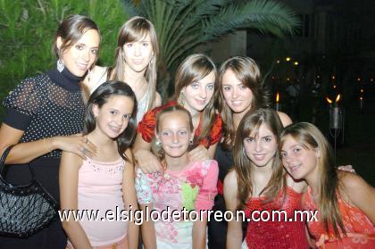 26092006

Luzma Martín, Palmi Martín, Mary Carmen Gómez, Isabel Martín, Lucía Martín, Marian Estrada, Ana Cecy Martín y Ana Claudia Gómez.