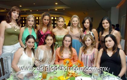 28092006 

 Múltiples felicitaciones y buenos deseos recibió Bárbara Berlanga Villarreal  de sus amigas en la despedida de soltera que le prepararon