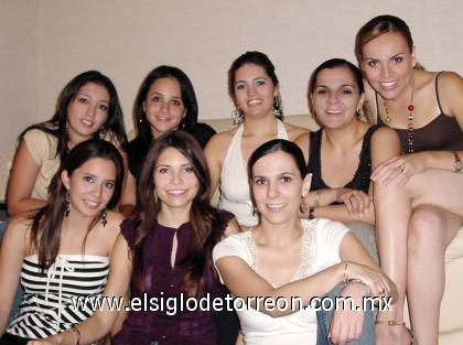 28092006

 Por su próxima boda, Karen Paulina  Rodríguez Adame fue despedida de su vida de soltera con una reunión por un grupo de amigas