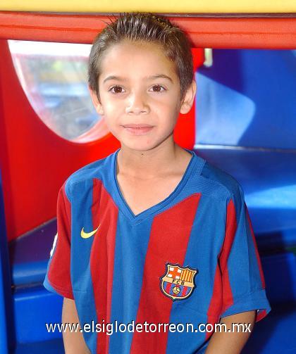 28092006 
Por su octavo cumpleaños, César Dorado García fue festejado con un convivio hace unos días