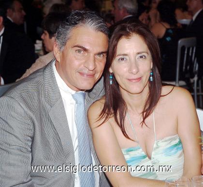 29092006 
Luis Tueme y Gabriela de Tueme.
