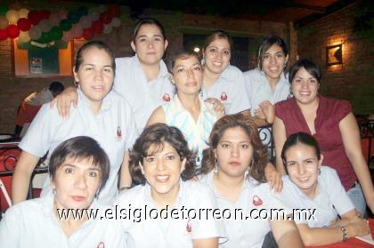 29092006 
 Adriana Dávila de la O celebró su cumpleaños con una amena reunión, acompañada por un grupo de amigos que la felicitaron por tan grato suceso.