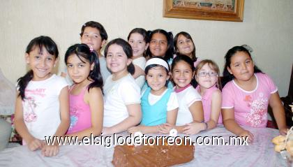 29092006 
Jéssica y Jaqueline festejaron sus cumpleaños com amigos.
