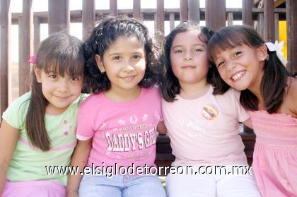 29092006 
Karla Martínez Sáenz, Andrea Sáenz, Mariana Novelo y Mary Gaby Treviño.