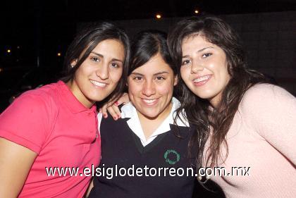 27092006
Mariely Romo, Pamela de la Rosa y Andrea Arriola.