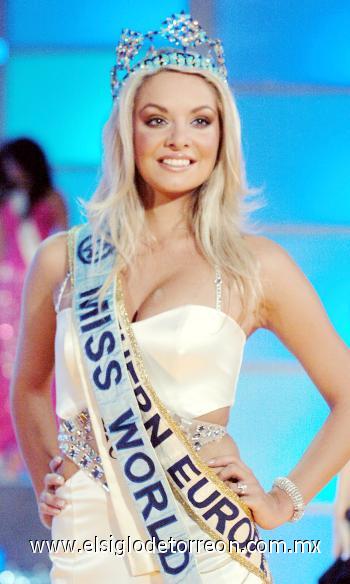 Un total de 104 bellezas de otros tantos países competieron en el certamen disputado en Varsovia. Durante la gala,
las candidatas se mostraron con diferentes atuendos, desde el vestido de noche al traje de baño, y participaron en el tradicional juego de preguntas y respuestas.