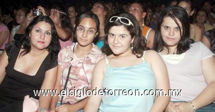 01102006 
Brenda González, Abril Mendoza, Paloma González y Alejandra González.
