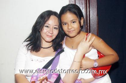01102006 
Claudia Castro y Victoria Rivera.