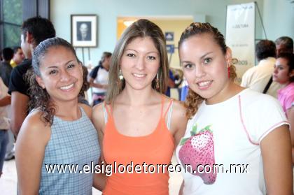 01102006 
IraisCastillo, Gladis Ramírez y Claudia Borjón.