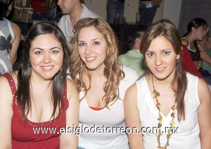 01102006 
Katryn Kort, Ana Paula Ledesma y Melisa Mijares.
