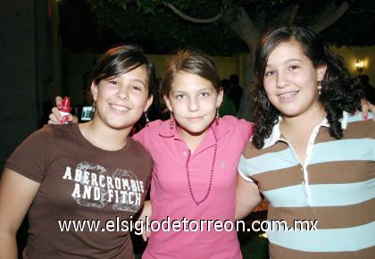 01102006 
Lorena Murra, Ilse Villarreal y Ángela Murra.