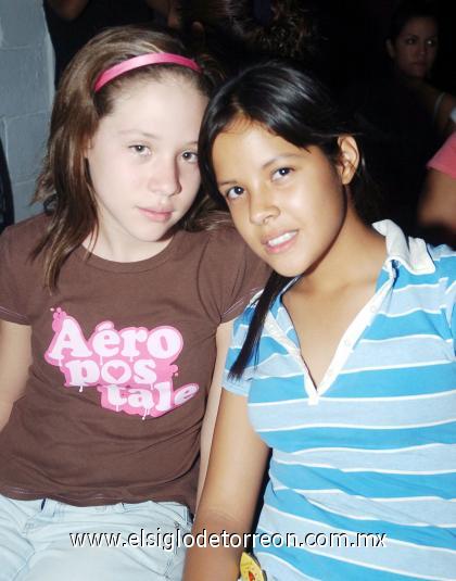 01102006 
Monse Martínez y Argelia García.