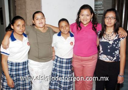 01102006 
Sinaí Reyes, Cindy Rodríguez, Sarahí Reyes, Cristina Rodríguez y Mónica Sánchez.