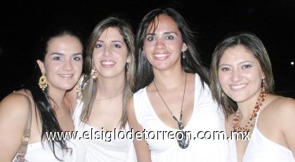 01102006 
Sofía López, Luly Gallegos, Angélica Valenzuela y Ale Martínez.