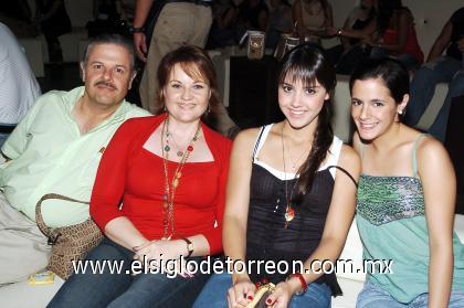 01102006 
Jorge Giacomán, Mónica Giacomán, Paulina Giacomán e Isabel.