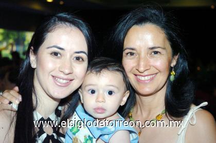 01102006 
Rebeca Pámanes, Rocío Muñoz y el bebé Alfredo D' Argence.