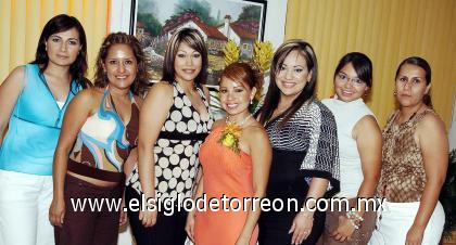 01102006 
Saraí junto a Miriam Ayala, Lidia de Marín, Georgina Marín, Xóchitl Marín de Rodríguez y Adriana Marín de Esparza.