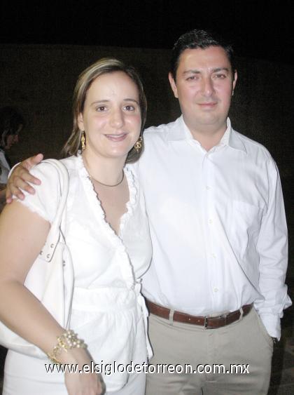 01102006 
Cristy y Luis Dovalina.
