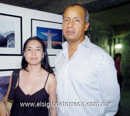 01102006 
Martha González y Tomás Galván.
