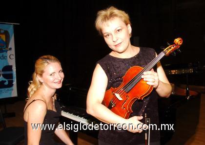 03102006
Uliana Akatova y Natalia Riazanova ofrecieron un recital de Piano y Violín.