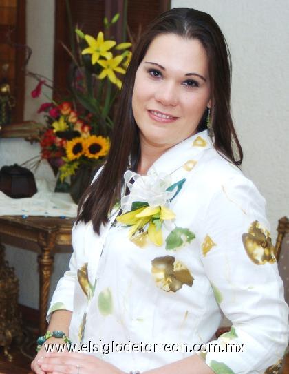 02102006
Una agradable despedida de soltera fue la que disfrutó Deborah Corcuera Dávila, que le ofreció María Cristina Gómez de Dávila.