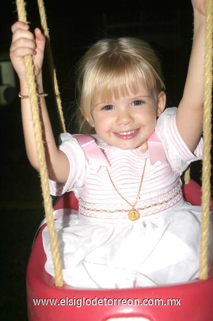 03102006
Ángela Araluce Rodríguez, en su fiesta de cumpleaños.