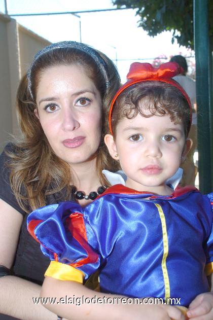 04102006
Karem de Soto y Karem Soto Hernández.
