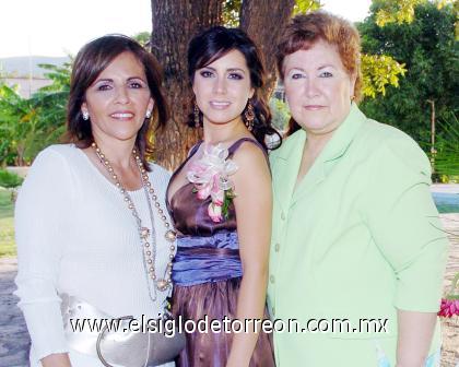 06102006 
María Teresa García de Chaúl y Rayito Gámiz le ofrecieron una despedida de soltera a Ana Sofía Ceniceros Gámiz.